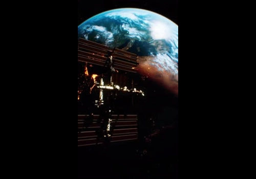 位于行星地球轨道上空的外太空国际空间站  手机垂直板-MGJT资源